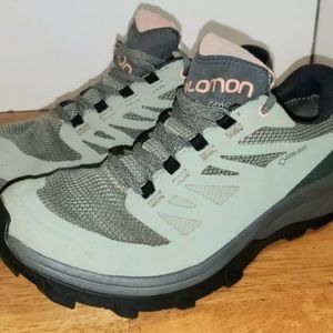 Salomon OUTline GTX Women's Hiking Shoes Sz 8
